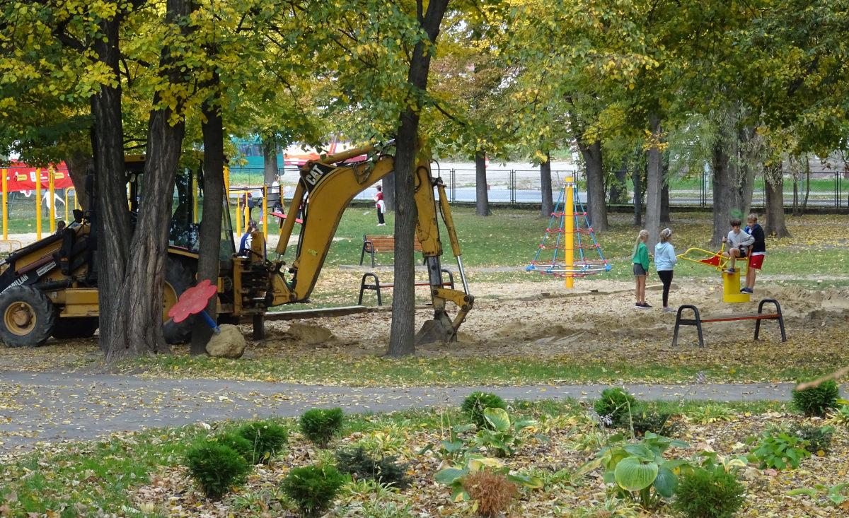 To oni odpowiadać będą za dębickie place zabaw