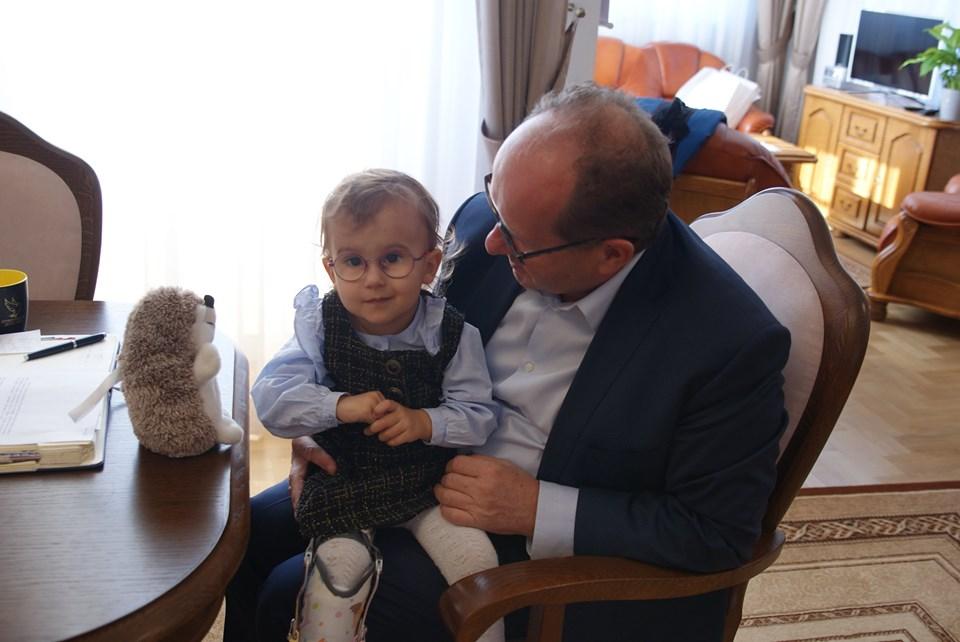 Nakrętki dla Róży możesz przynieś do Ratusza