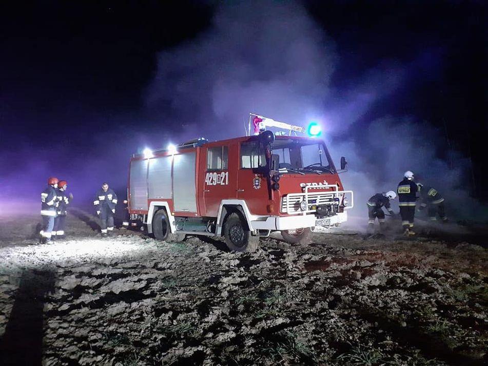 Płonęły śmieci i sterty opon - zdjęcia