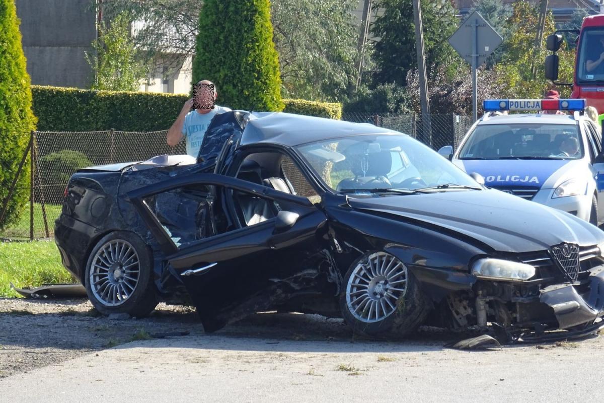 Groźny wypadek. Droga zablokowana - zdjęcia
