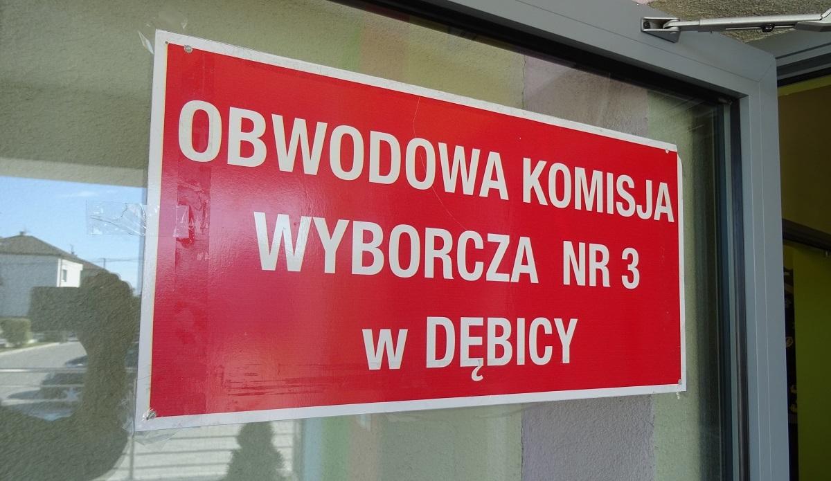 Do siedemnastej zagłosowała prawie połowa