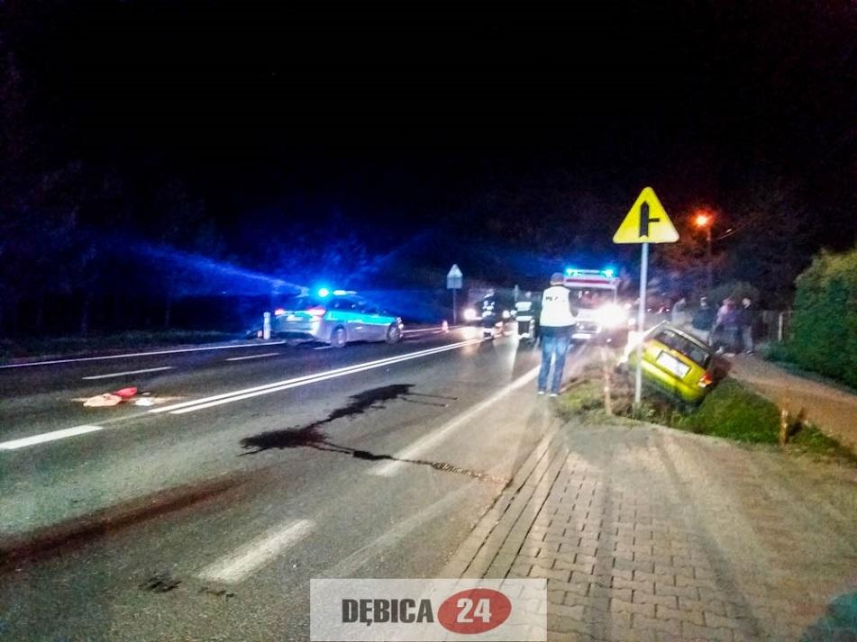 Pieszy wbiegł wprost pod koła - zdjęcia