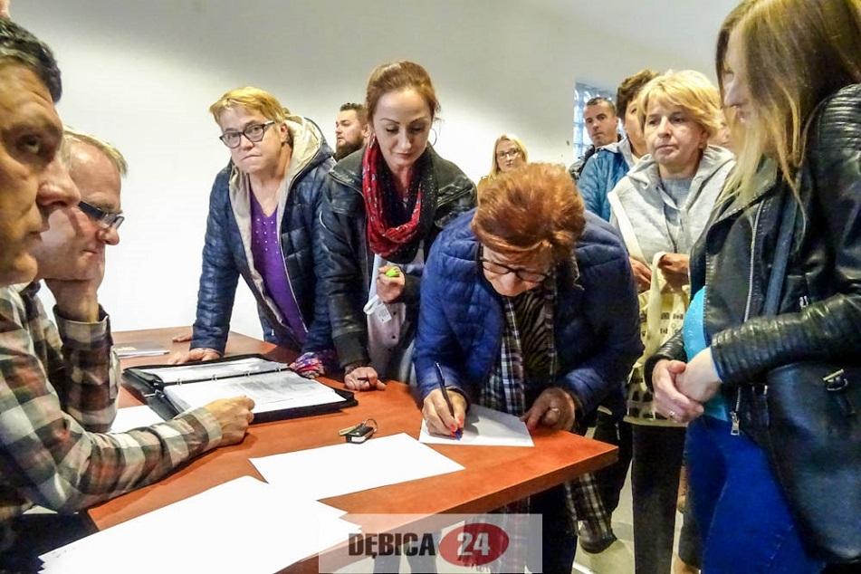 Mieszkańcy masztu nie chcą
