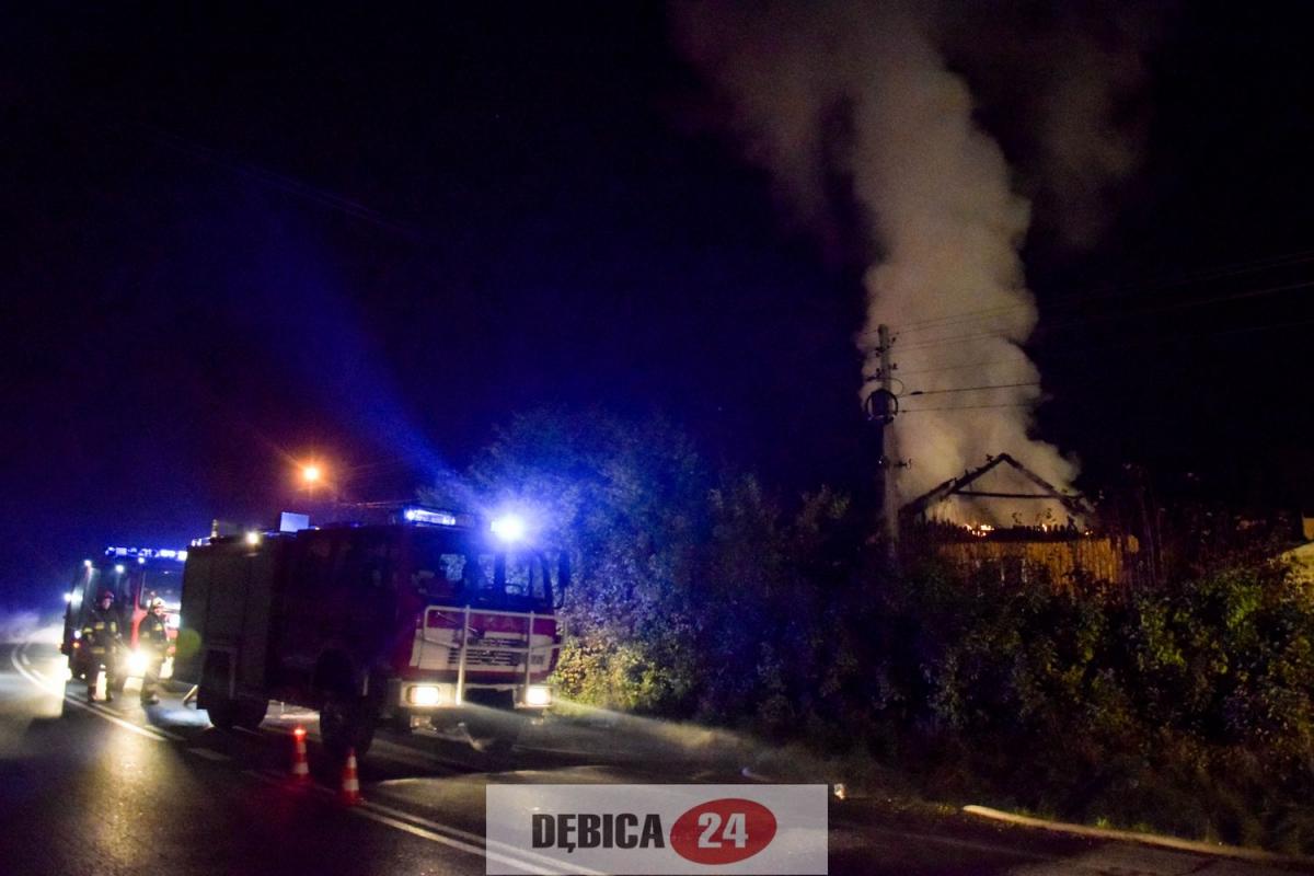 Płonie dom. W środku mogą być ludzie - zdjęcia