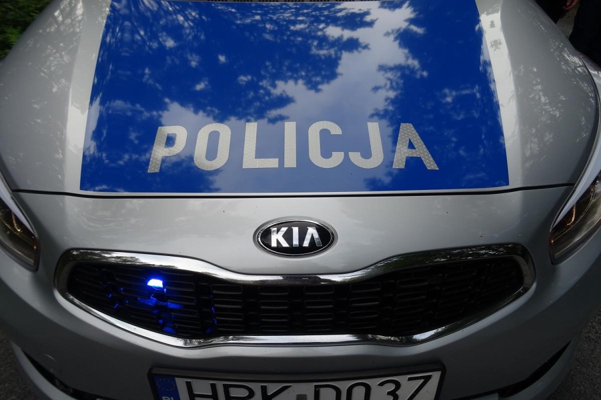 Uciekali przed policją. Byli pijani