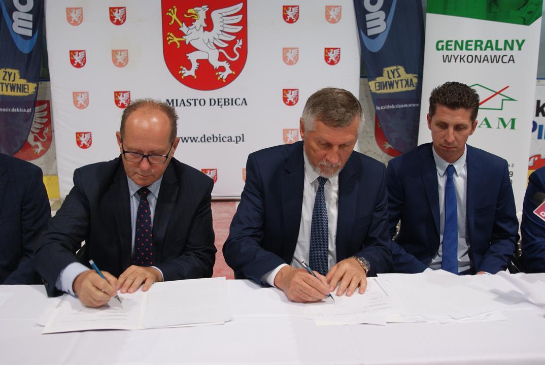 Umowa na przebudowę lodowiska już podpisana