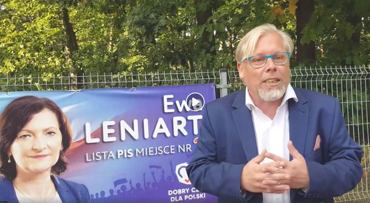 Baner pod kościołem bez wiedzy proboszcza