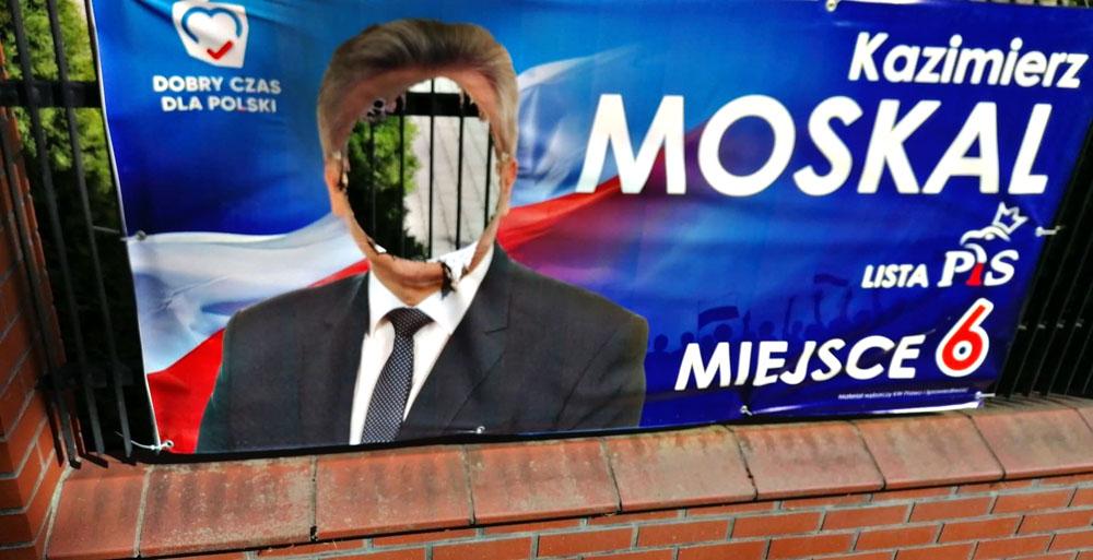 Walka na banery trwa. Poseł Moskal też ucierpiał