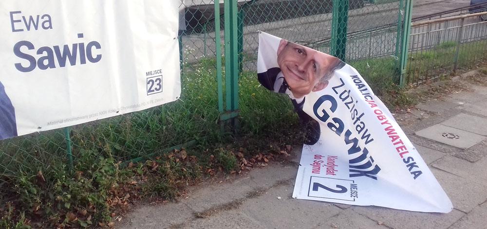 Niszczenie banerów zgłaszają na policję
