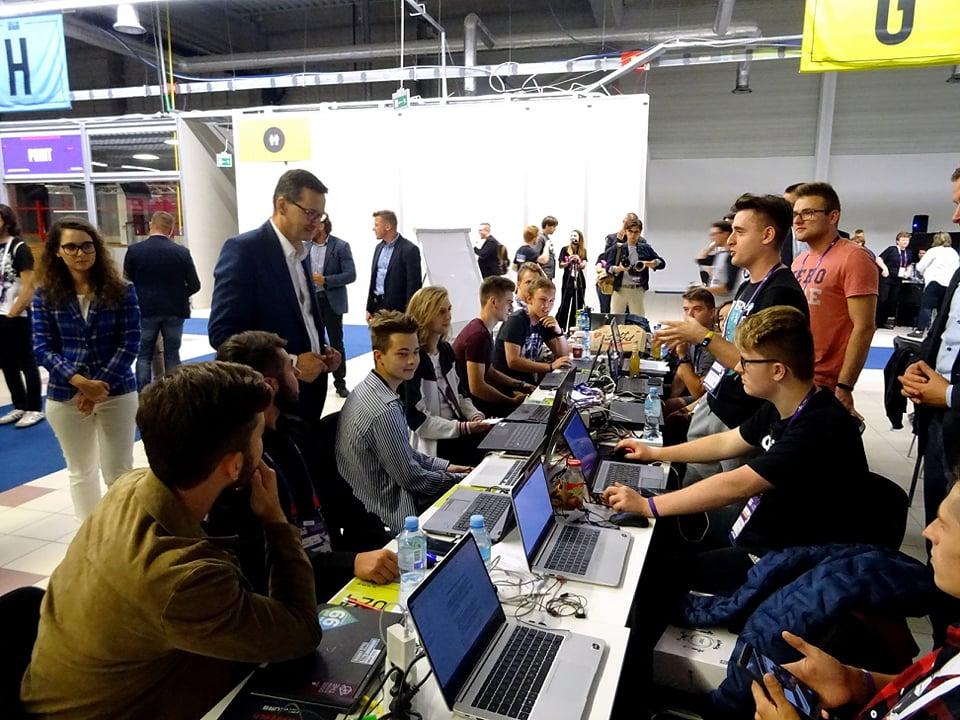 Uczniowie z Kwiatka uczyli premiera programować