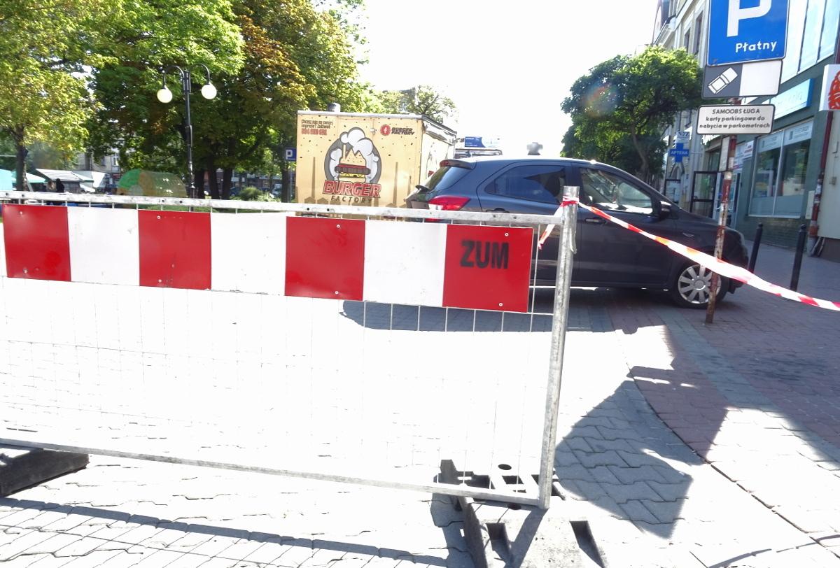 Parking już zamknięty. Foodtrucki się zjeżdżają