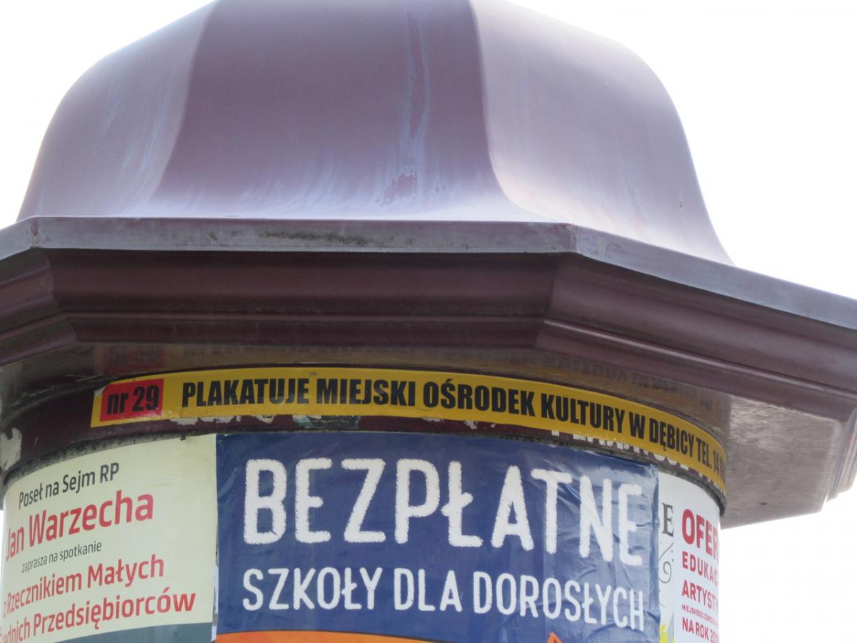 Takich plakatów nie zrywaj, zadzwoń po mundurowych