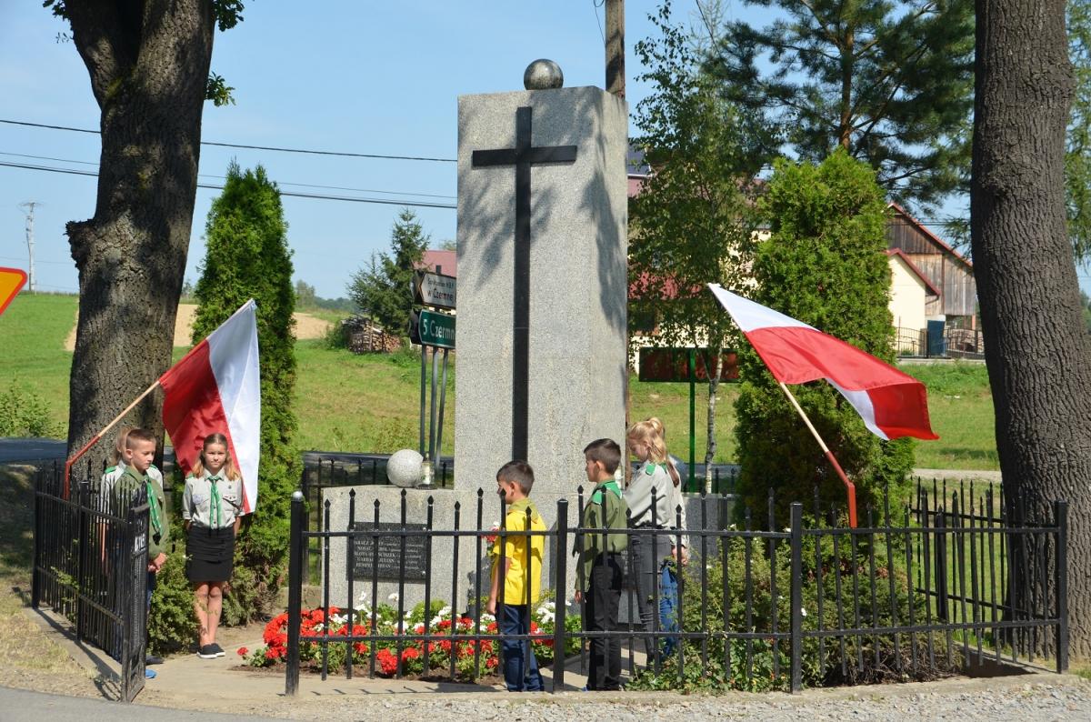 Uczcili partyzantów z Dębowej - zdjęcia