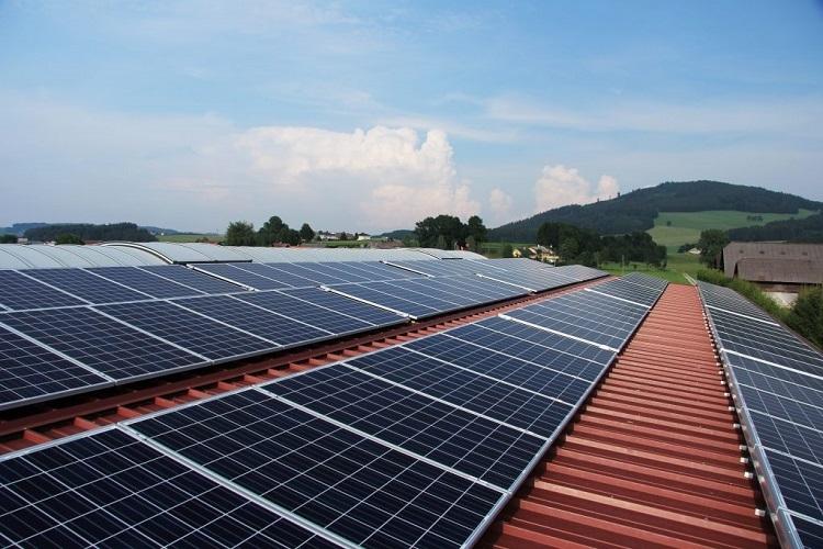 Energia fotowoltaiczna a podgrzewanie wody – czy jest to opłacalne?
