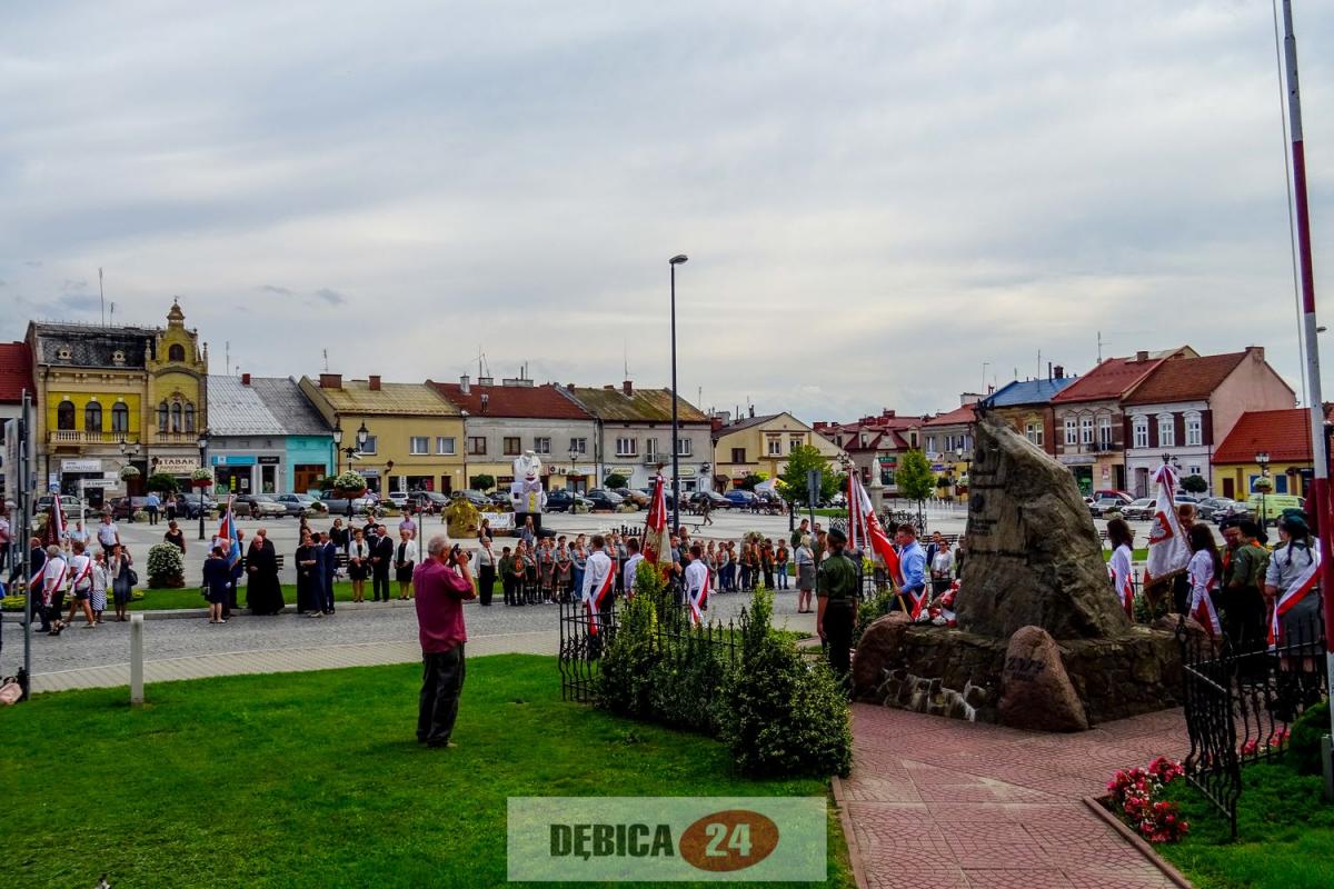 Pierwsza część uroczystości za nami - zdjęcia