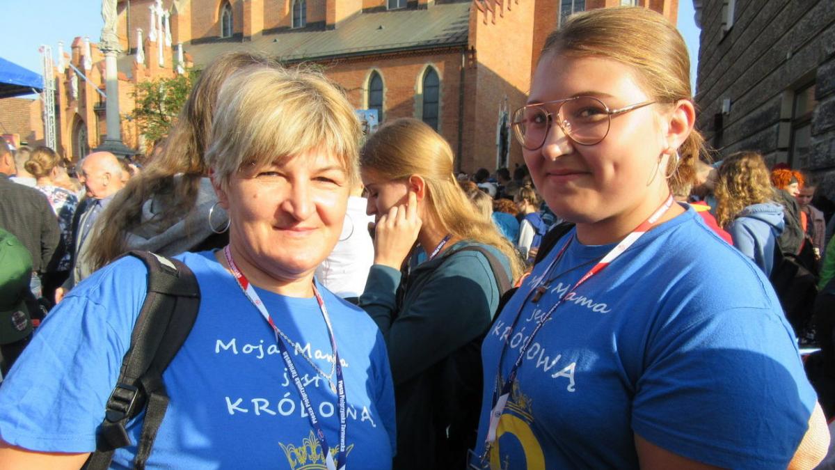 Pielgrzymi w drodze na Jasną Górę, a z nimi brat Mariusz - zdjęcia