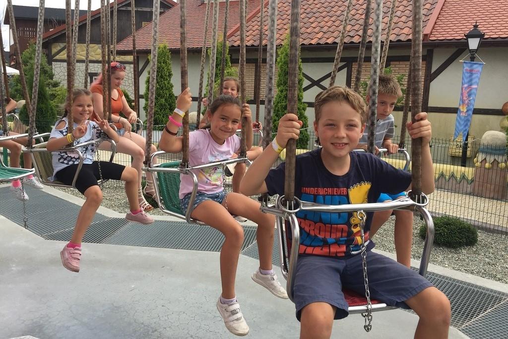 Czterdziestu harcerzy nad Jeziorem Tarnobrzeskim