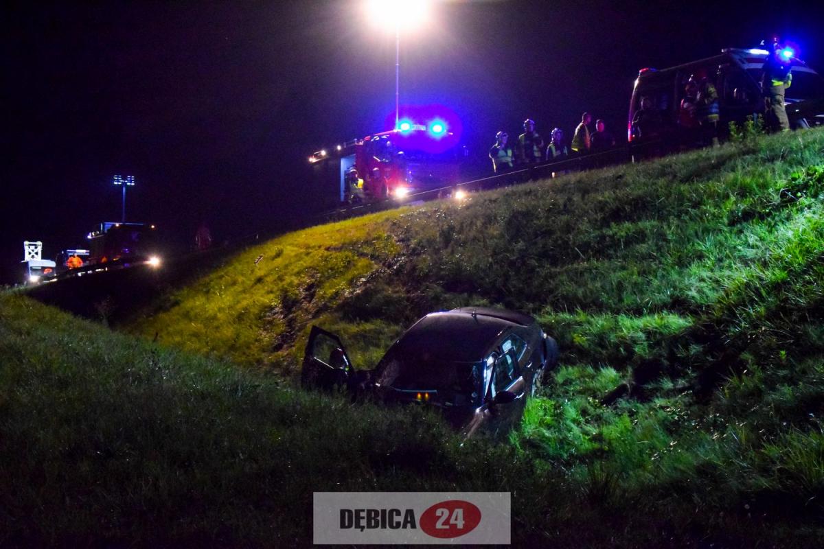 Samochód wypadł z autostrady!