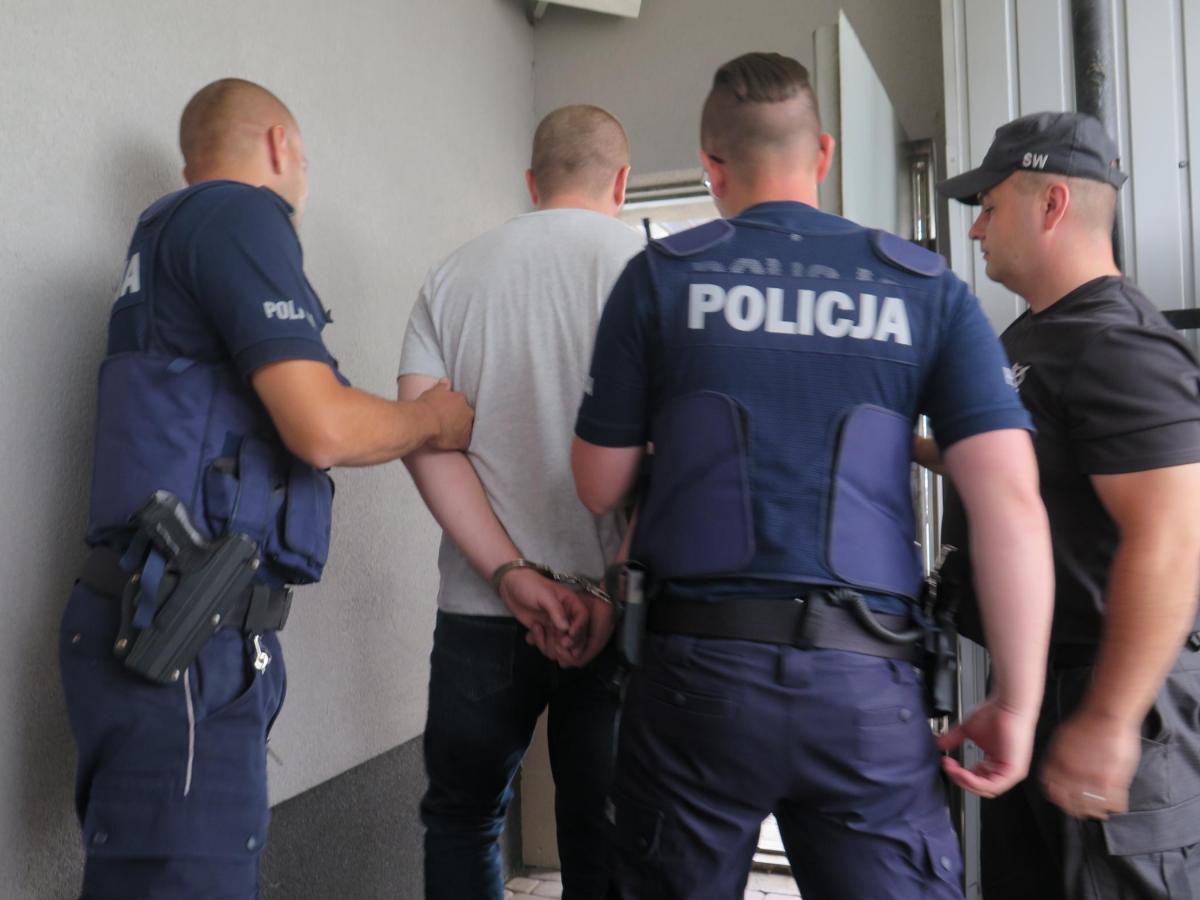 Pożar w więzieniu, osadzeni się zabarykadowali