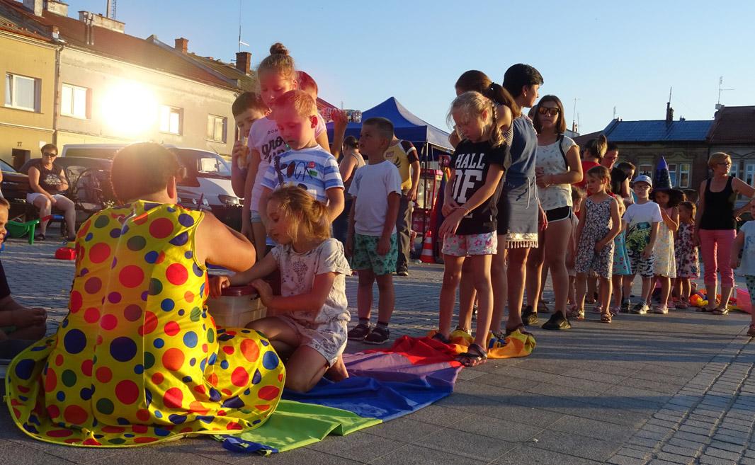 W czwartki Rynek jest pełen dzieci - zdjęcia