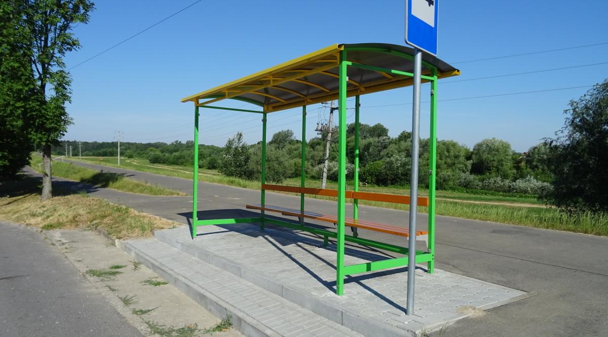 Wandale wytłukli wszystkie szyby - zdjęcia