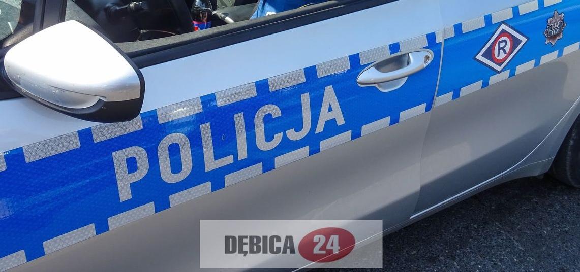 Ucieczkę przed policją zakończył w rowie. Drugi śpieszył się do matki