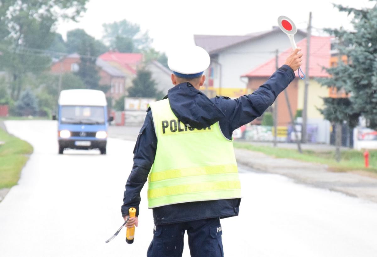 Dwóch nietrzeźwych. Jeden miał wieźć dzieci na wycieczkę!