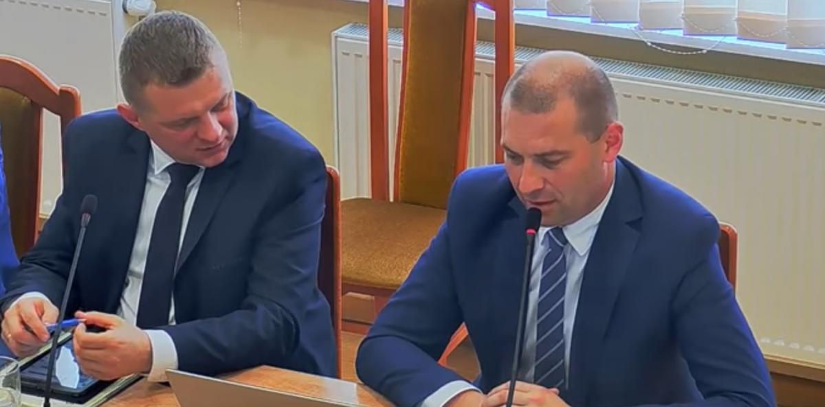 Choć zaproszenia nie dostał, to zagłosował za