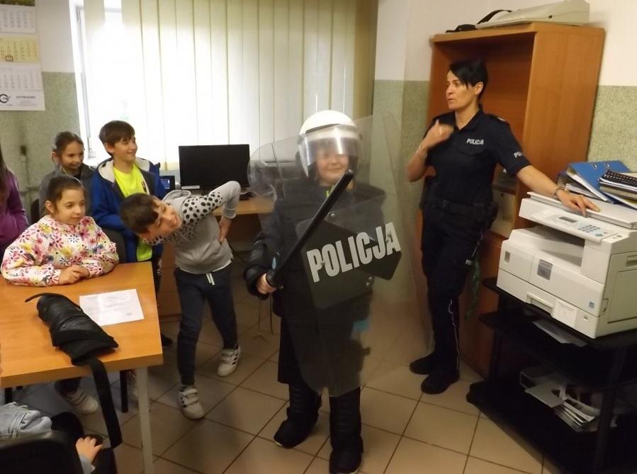 Dzieci odwiedziły komendę