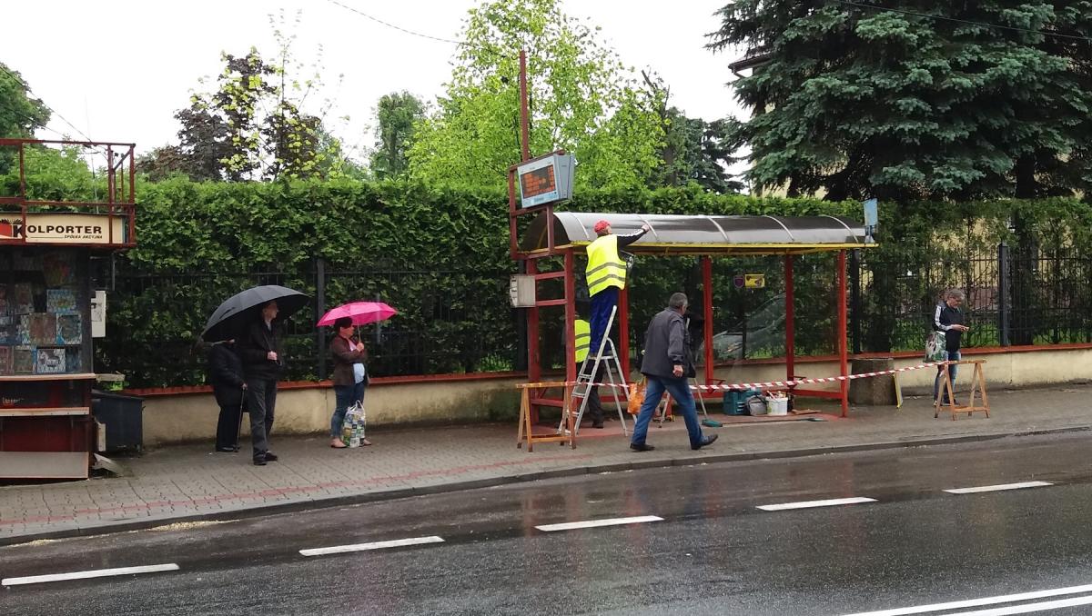 Na Krakowskiej remont przystanków już kończą