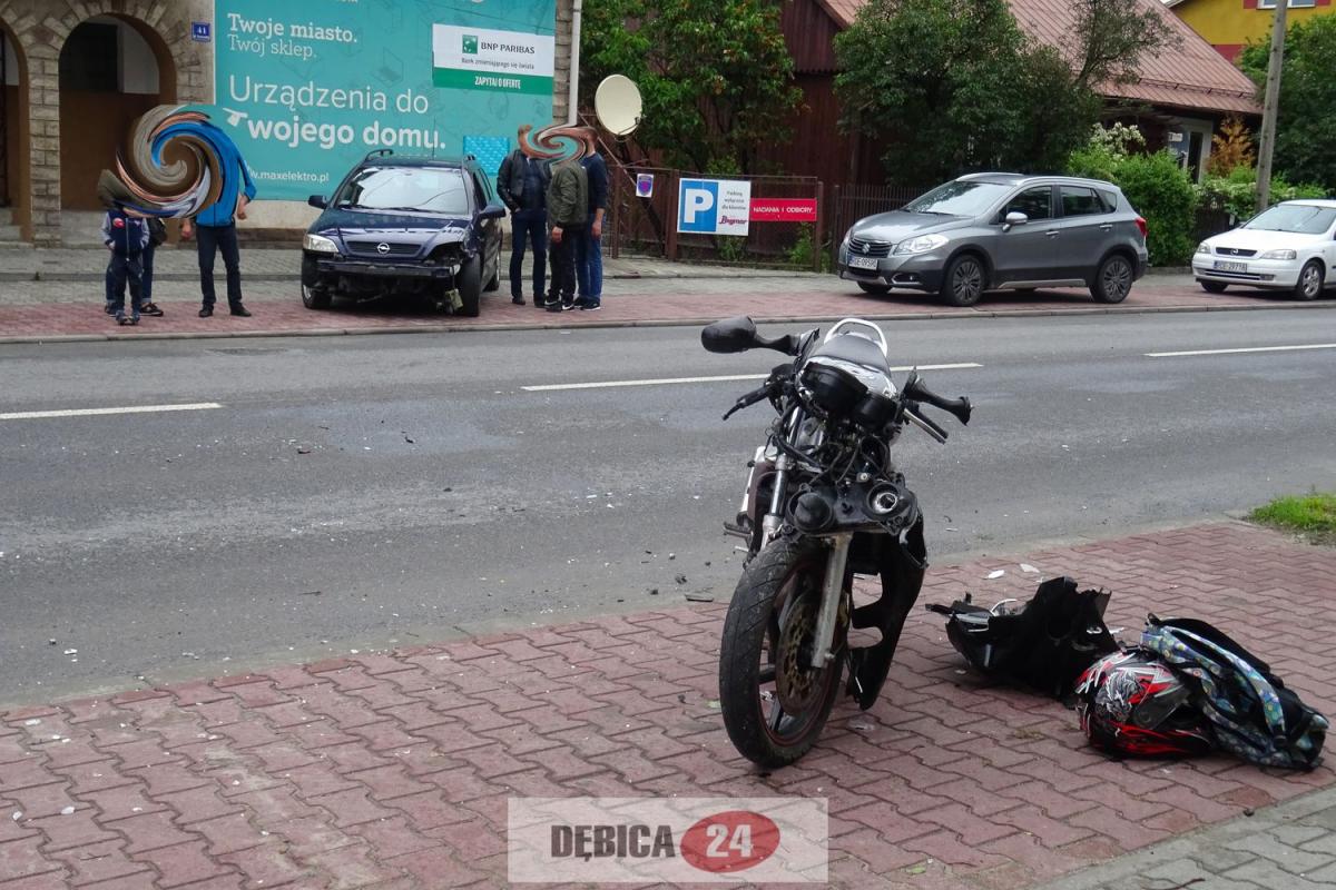 Zderzenie motocykla i samochodu - zdjęcia