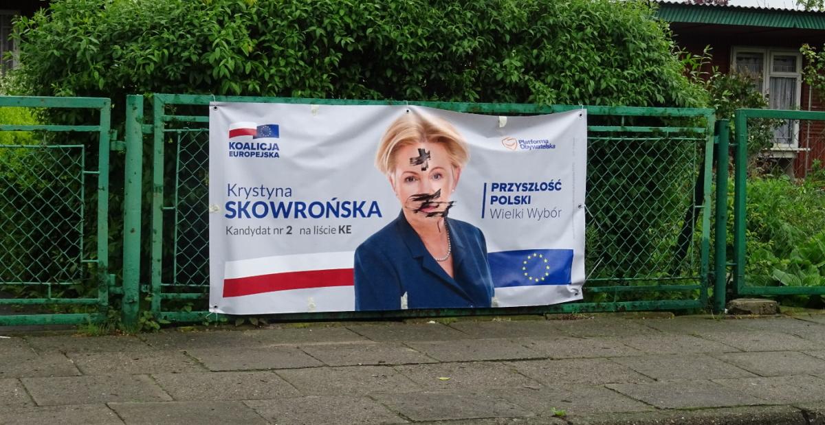 Krzyżyk na czole, usta pomazane - kampania wyborcza na finiszu