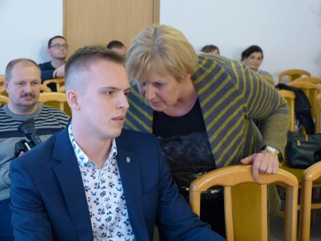 Ani młodzieżowej ani seniorów - tych rad nie będzie