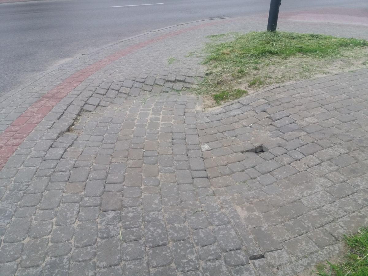 Uwaga! Na Kolejowej zapadł się chodnik