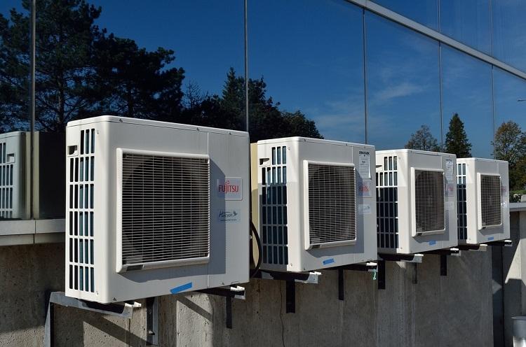 Jak przygotować się do lata? – czyszczenie klimatyzacji w firmie