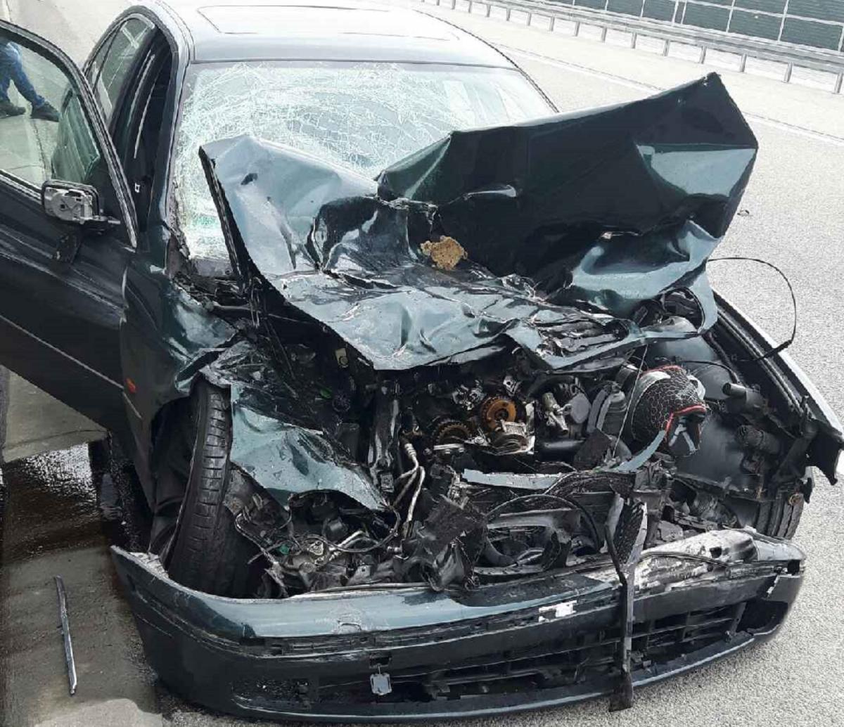 Utrudnienia na autostradzie. Zderzyło się bmw z cysterną