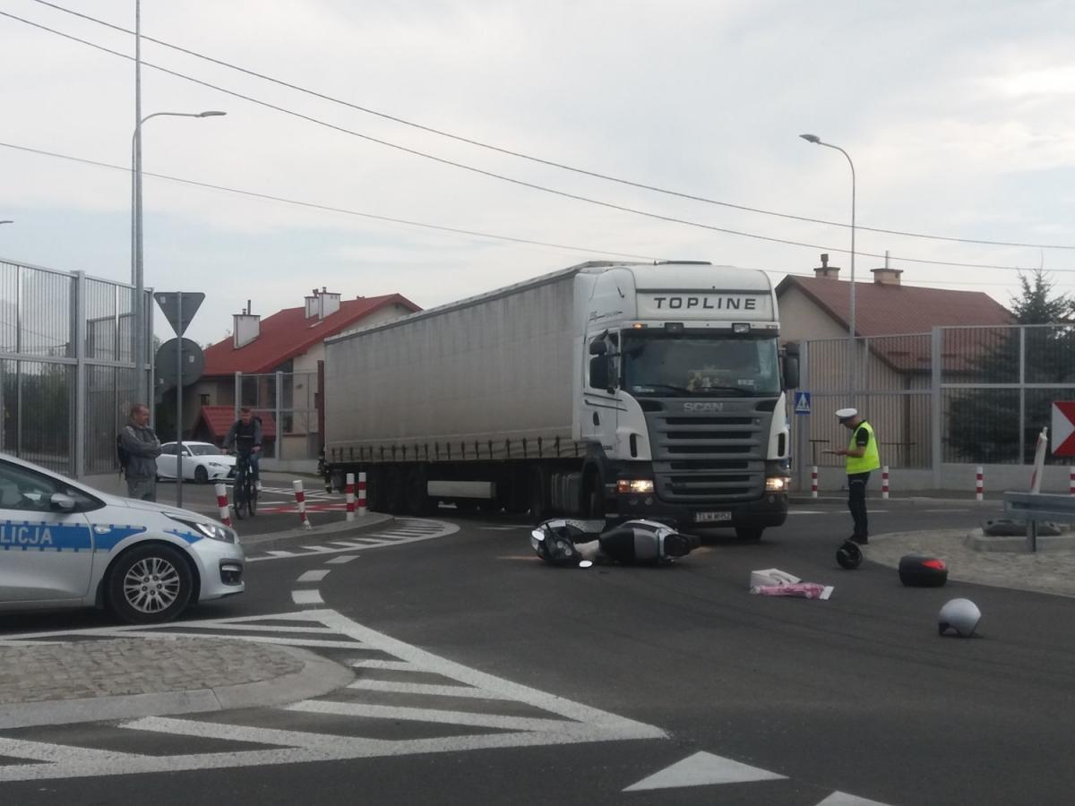 Wypadek w Pustyni. Na rondzie wahadło