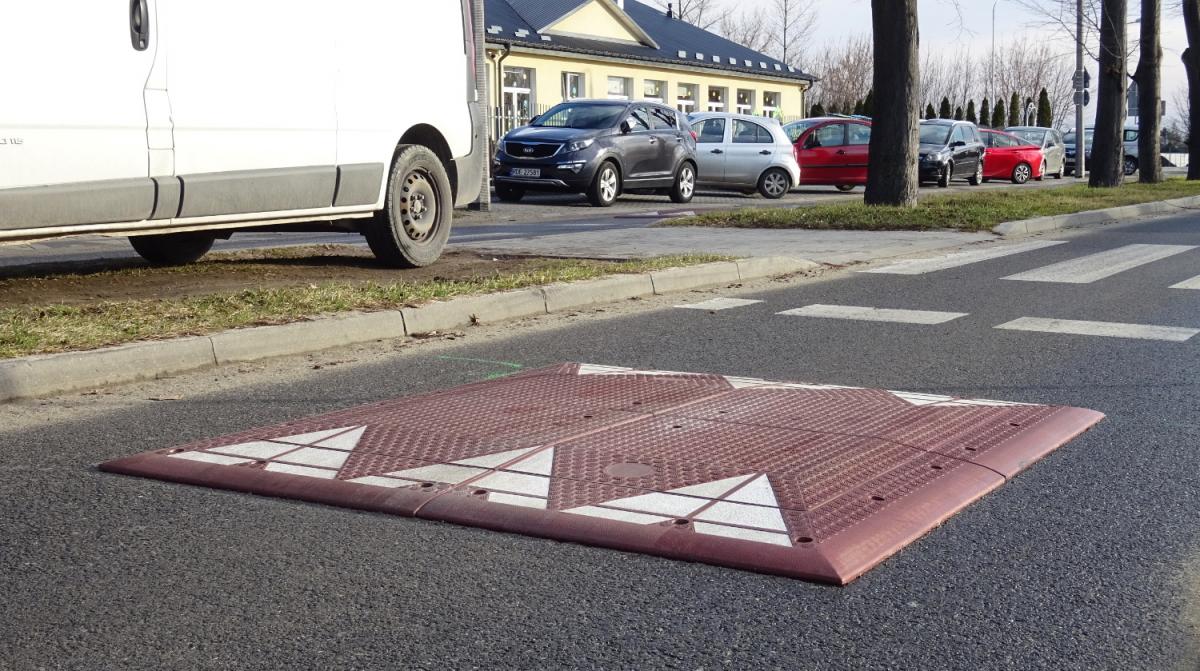 Na Ratuszowej w końcu są progi