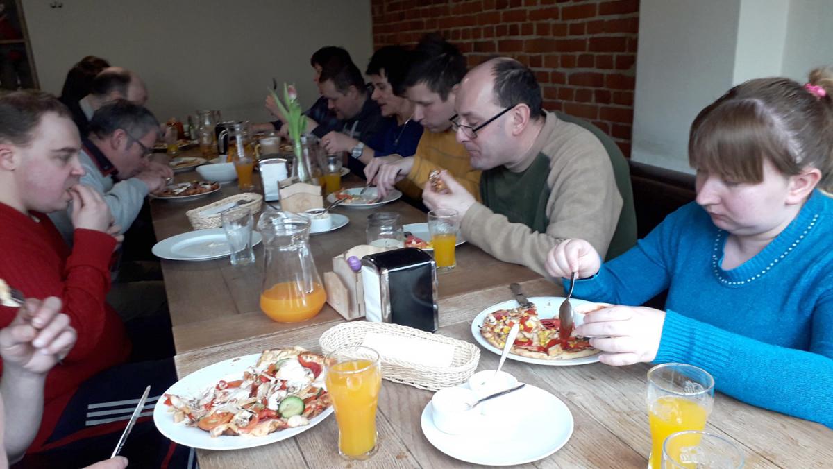 Pizza domowa, czy z pizzerii?