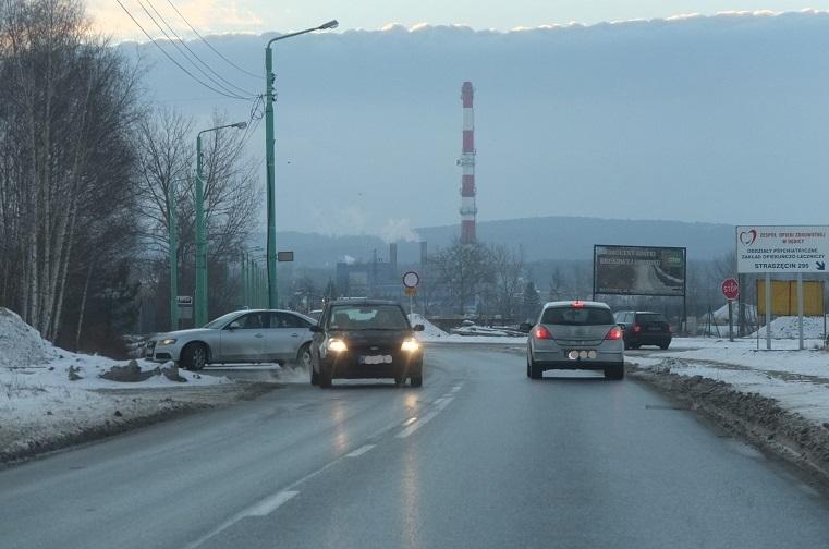 Zdenerwowani kierowcy, most zamknięty przed czasem