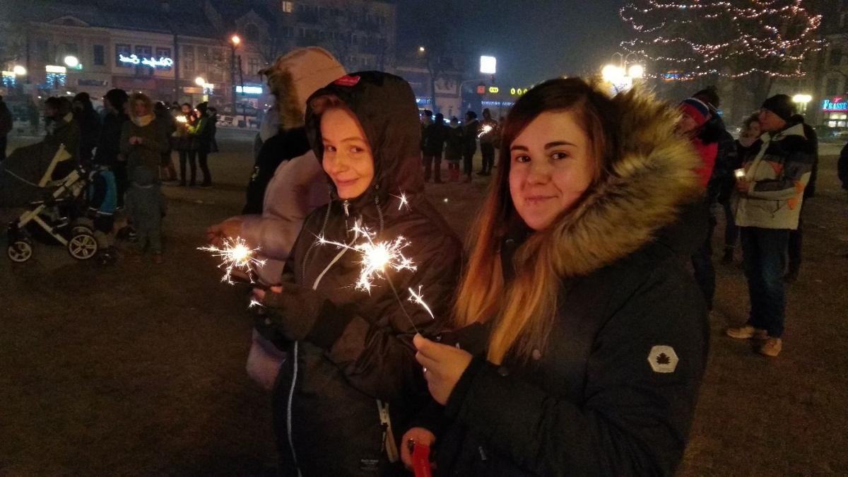 Zapłonęło światełko do nieba na dębickim Rynku