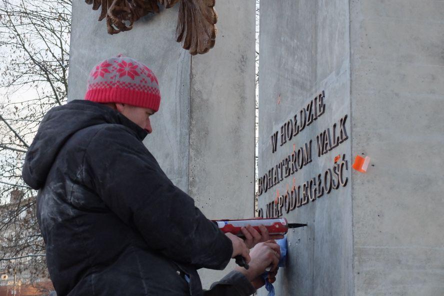 Orzeł już fruwa, legionista jeszcze leży