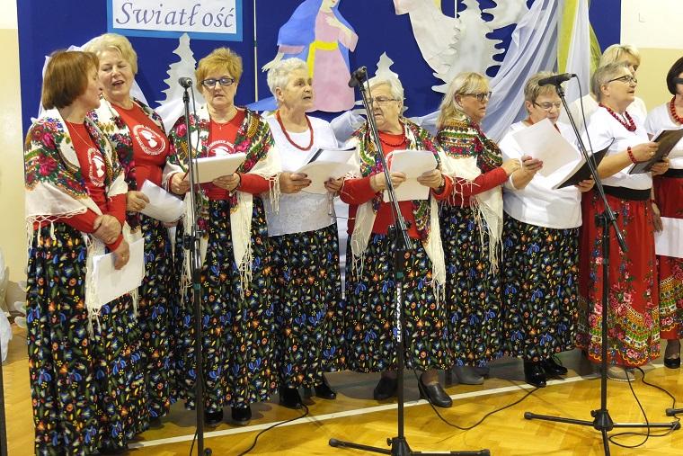 Kolęduje Gminny Zespół Artystyczny (wideo)