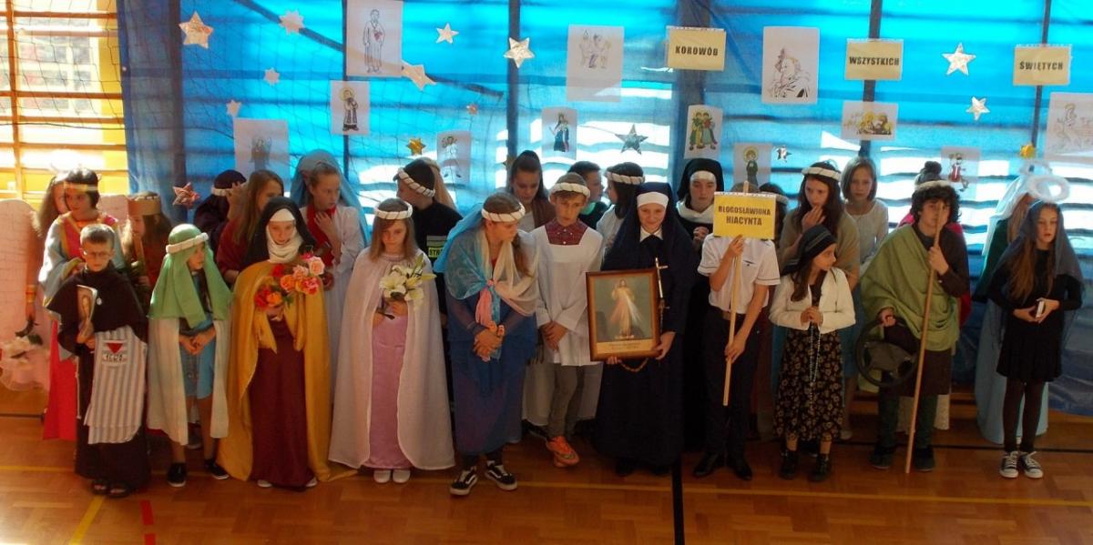 Korowód Wszystkich Świętych w Starej Jastrząbce