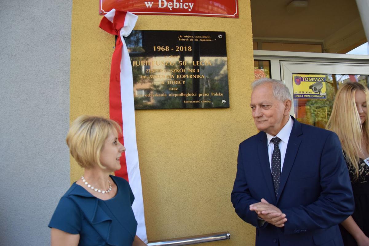 Zespół Szkół nr 4 świętuje. Tablica odsłonięta