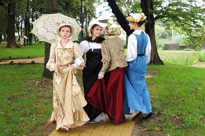 Pokaz mody dworskiej