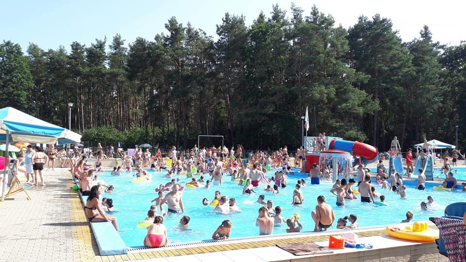 16 tysięcy ludzi na basenie w sierpniu