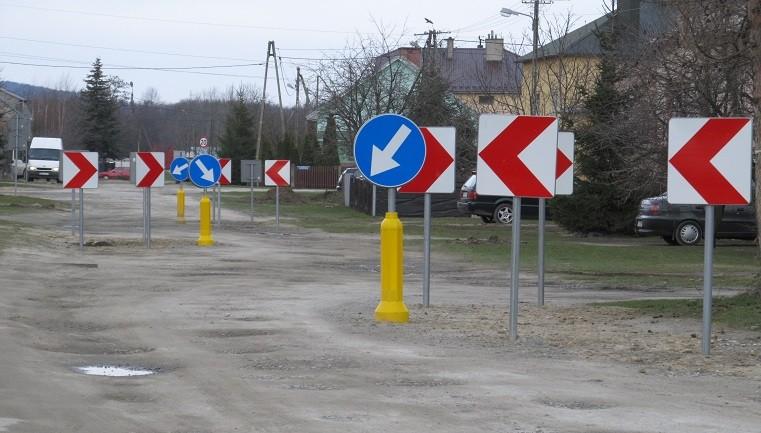 Prawie 2,5 mln zł na naprawę dróg