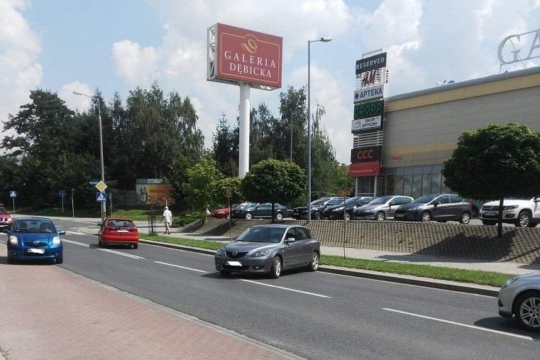 Mistrz parkowania czy nie zaciągnięty hamulec?