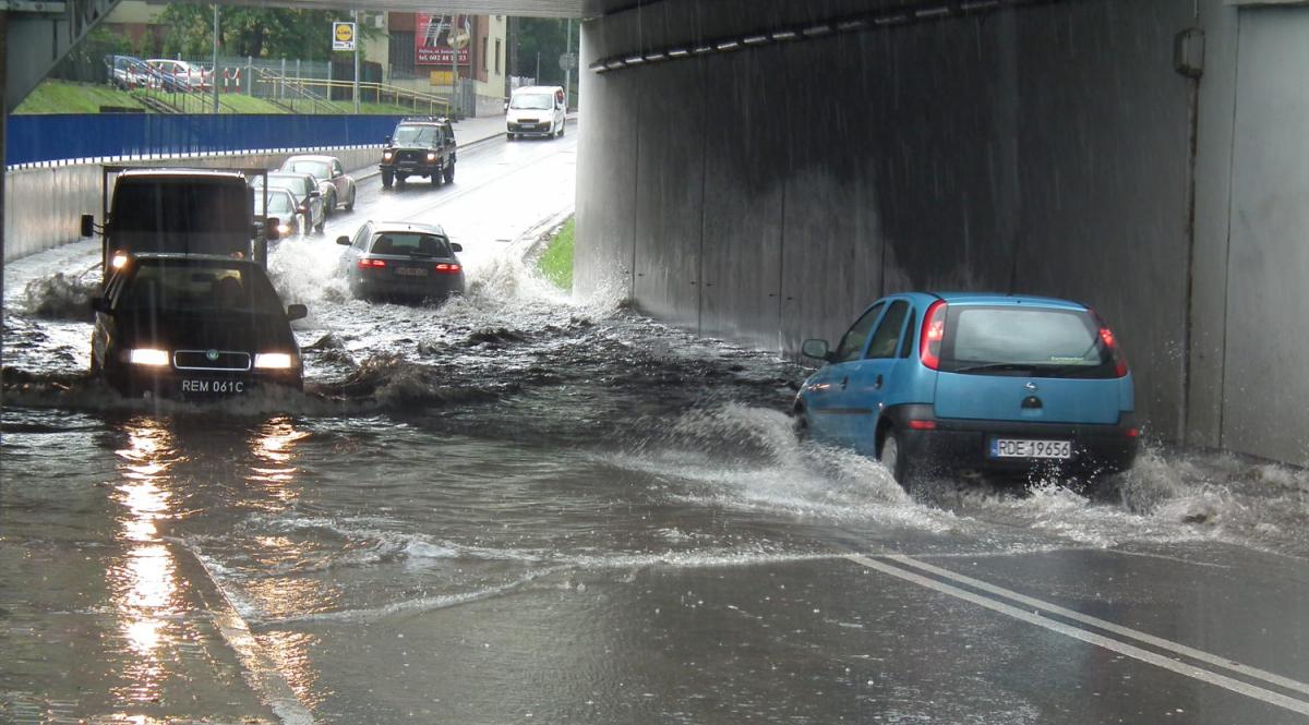 Wiadukt na Kościuszki znowu pod wodą (zdjęcia)